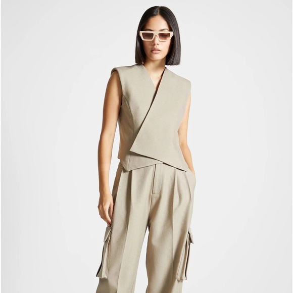 Maniere De Voir Jackets & Blazers - Maniere De Voir tailored wrap waistcoat vest women’s 4 four tan NWT